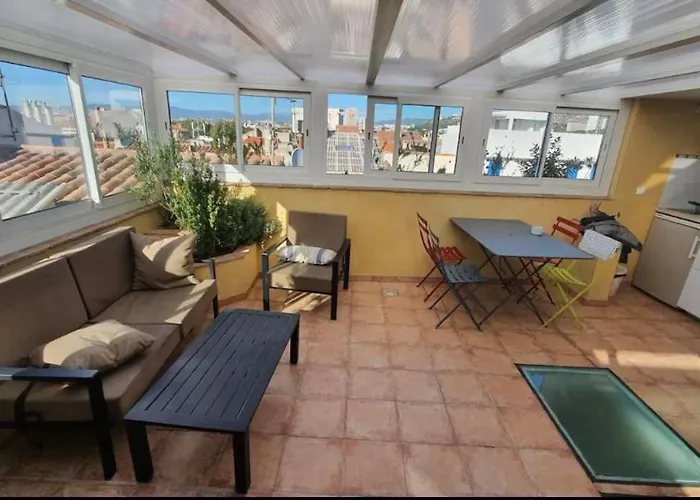 World Hostel Condo Rooftop Veranda Terrace